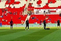 开云官方在线-斯托克城主场大胜，士气高涨，球队再现昔日实力()